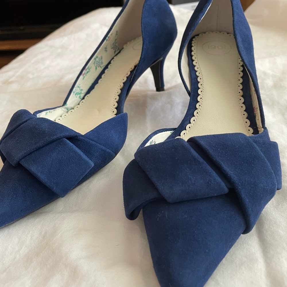 1901 Navy Suede Barrett Bow Pump Kitten Heel 7.5M NWOT